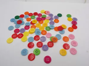 87 botones surtidos de camisa de colores 4 agujeros 5/8" de diámetro borde de plástico en el borde - Imagen 1 de 1