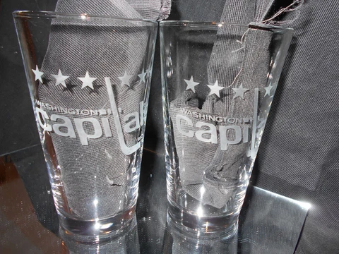 WASHINGTON CAPITALS LOGO ETCHED 16oz PINT GLASSES RETRO Cover