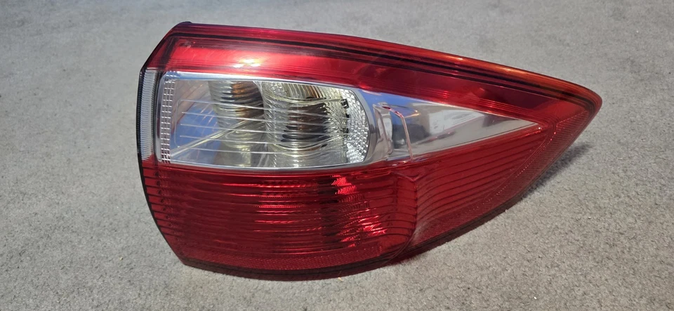 2013 2014 2015 2016 Ford C MAX tail light right passenger 13 14 15 16 Foto 1 de 1