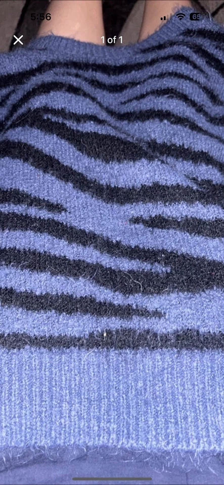 Moletom zebra listrado azul e preto da Victorias Secret rosa tamanho grande - Imagem 1 de 1