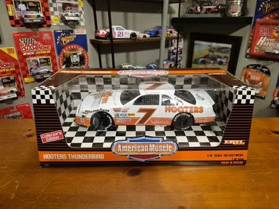 Ertl American Muscle Die Cast 1994 1:18 #7 Alan Kulwicki Hooters Ford T-bird Foto 1 de 4