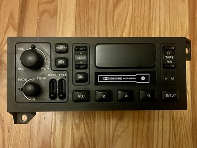 1984 - 2001 Dodge Chrysler Jeep Ram MOPAR AM FM rádio cassete P04858556AD - Imagem 1 de 2