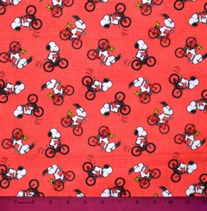 Tela Snoopy - Media yarda 100% Algodón Cacahuetes Bicicleta Rojo Woodstock Costura Acolchado - Imagen 1 de 1