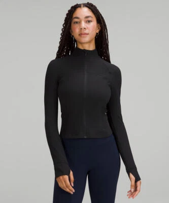 Chaqueta corta Lululemon Define Nulu con bolsillos seguros - Venta al por menor $118 Foto 1 de 4
