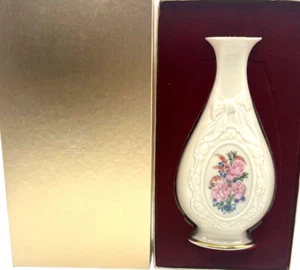 Lenox "The Flowers Of Love" Fine Ivory China Vase With Floral Design & Gold Trim - Picture 1 of 6