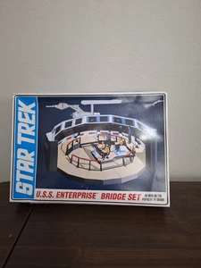 AMT Star Trek Bridge of the USS Enterprise Model Kit No. AMT808/12 - Open Box - Picture 1 of 6