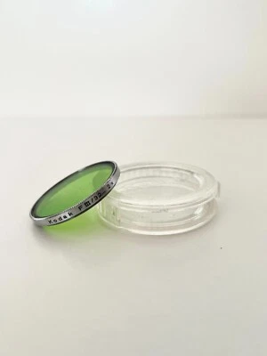 Vintage 1950s Kodak FIII/32 -1L=2x Green 32mm Screw on Lens Filter - Image 1 of 3