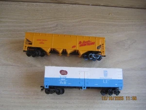 LIFELIKE Model Railways 2 BOGIE GOODS WAGONS TYCO style couplings lot 3 - Picture 1 of 2