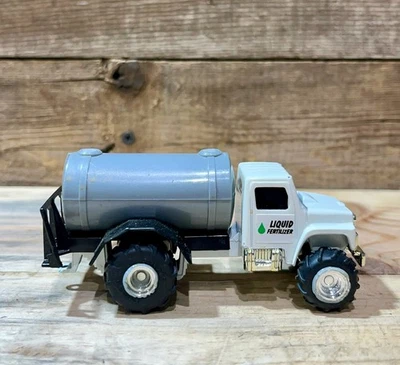 ERTL, Liquid Fertilizer, Spraying Truck, Tanker, 1:64 Scale, Diecast - Image 1 of 4