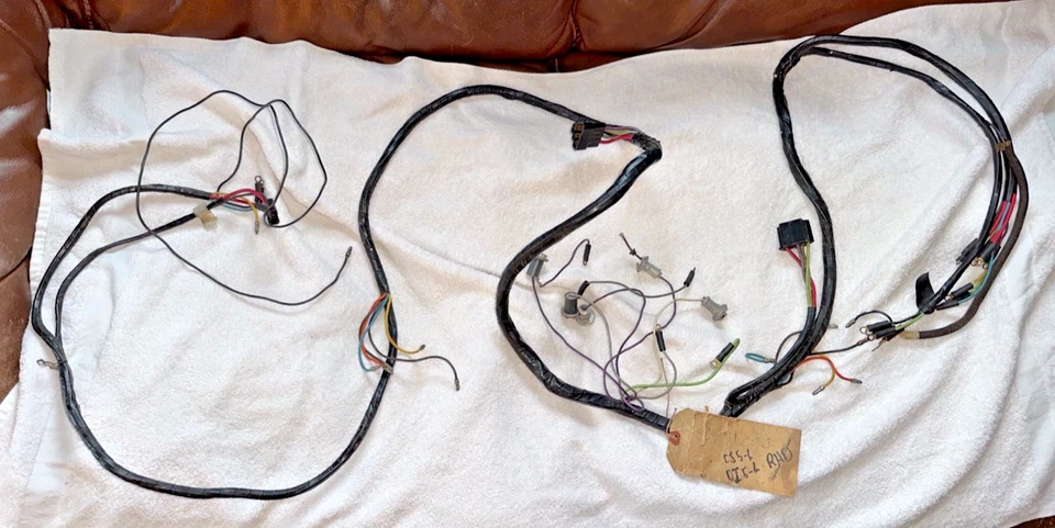 NOS WILLYS JEEP CJ5,CJ6, DJ5,DJ6 RIGHT HAND DRIVE UNDER BODY FULL WIRING HARNESS Foto 1 de 4