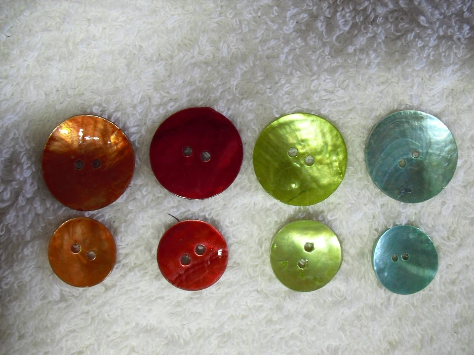 Knöpfe Perlmutt orange/rot/grün/blau 15mm (10x) und 20mm (5x) Restposten!!! - Bild 1 von 1