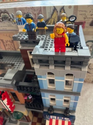 LEGO Creator Expert 10246 Detective's Office–100% Complete with Manual & Minifig - Image 1 of 4