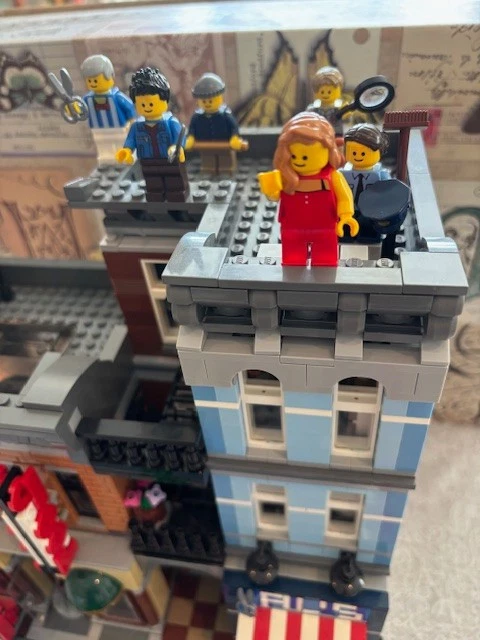 LEGO Creator Expert 10246 Detective's Office – Complete with Manual & Minifig - Image 1 of 4