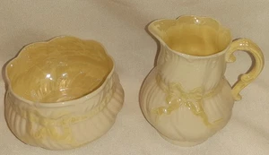 Crema y azucarero abierto Belleek Ribbon patrón etiqueta verde - Imagen 1 de 3