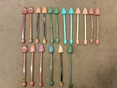 Lote De Colección De Estiradores De Zapatos Para Mujer Color Metal y Madera Rosas Azules Verdes Foto 1 de 4