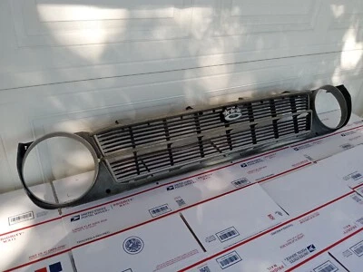 Toyota Corolla KE30 KE35 1974-1979 parrilla delantera hecha en Taiwán con emblema vintage Foto 1 de 4