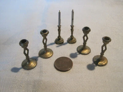 Castiçais antigos vintage em miniatura de metal para casa de bonecas, cor tom dourado - Imagem 1 de 4