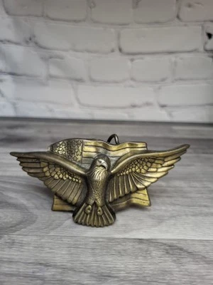 Hebilla de cinturón vintage años 70 80 latón macizo águila bandera americana MBCI Foto 1 de 4