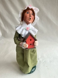 Byers Choice 2014 Williamsburg Colonial Spring Girl w/ Birdhouse - Picture 1 of 8