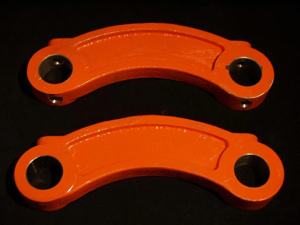 Side Tipping Banana Links (sold as a pair) for Kubota KX41-3 - Image 1 of 1