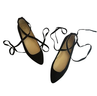 Zapato Vince Camuto Bevian para mujer 9,5 negro gamuza con cordones punta de ballet Foto 1 de 4
