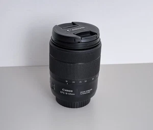 Canon EF-S 18-135mm f/3.5-5.6 IS USM - Picture 1 of 3