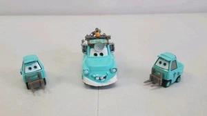 Disney Pixar Cars Toon Dr. Mater W/ 2 Pittys Pit Crew Doctor Tow Diecast 1:55 - Picture 1 of 5