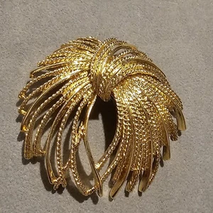 VINTAGE MONET Gold Tone BROOCH Pin CORDELIA Starburst Fringe SUSAN CAPLAN 1960 - Picture 1 of 7