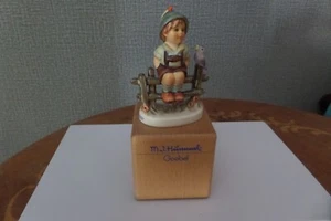 Göbel Hummels , Figur auf Sockel - Bild 1 von 2