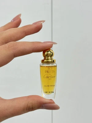 So Pretty de Cartier Eau de Parfum Miniatura 4 ml / 0,13 fl. oz - Raro De Colección Foto 1 de 3