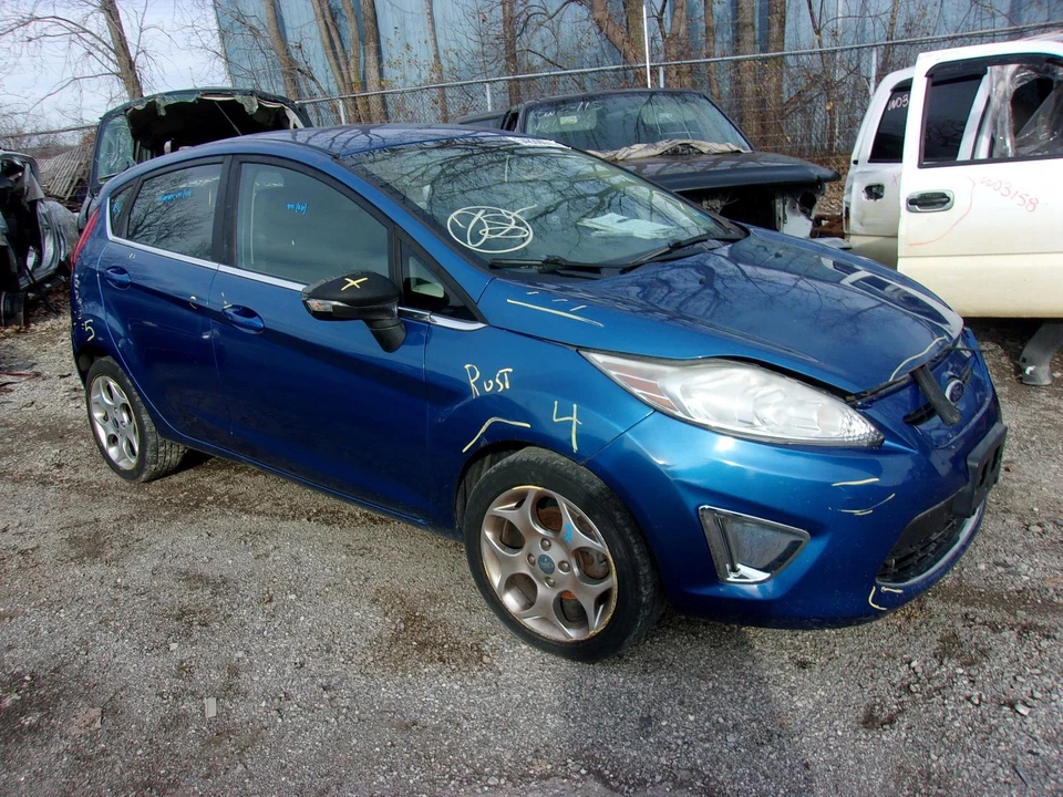 Used Right Quarter Glass fits: 2011 Ford Fiesta Htbk bright belt moulding Right - Imagem 1 de 4