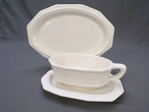 Set Vintage Pfaltzgraff Heritage White Server 12" Platter Gravy Boat w/Plate E23 - Picture 1 of 13