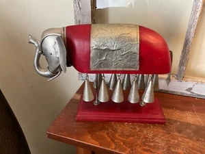 Asiatischer roter Holz Elefant 10 Glocken Metall 12" lang - Bild 1 von 8