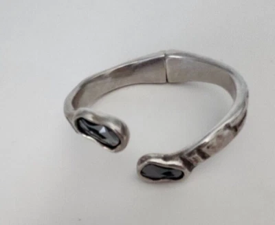 Brazalete de cocodrilo "Ojos profundos" Uno de5o Foto 1 de 3