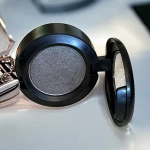 MAC Cosmetics Club Satin Single Eyeshadow .05oz Without Box NOS Discontinued - Picture 1 of 4