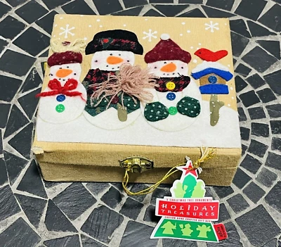 Caja de regalo artesanal personalizada Holiday Treasures con 5 adornos para árboles de Navidad Foto 1 de 4