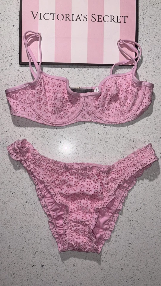 NUEVO CON ETIQUETAS ROSA por Frankies Bikinis Buttercup Ojales Bikini Top Talla S y Bikini Talla S Foto 1 de 4