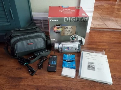 Canon Optura 20 Mini DV Camcorder  - Image 1 of 4