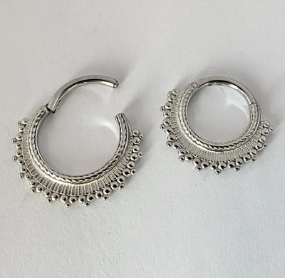 1pc Ball Cluster Wide Fan Hinged Segment Ring Helix Septum Clicker Body Jewelry - Image 1 of 4