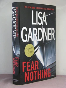 1st, signed by author, D D Warren 7: Fear Nothing by Lisa Gardner (2014) - Picture 1 of 3