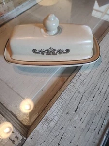 Vintage Pfaltzgraff Village Pattern Brown Covered Butter Dish With Lid 6-28 - Picture 1 of 5