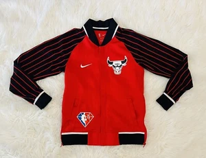Chaqueta de calentamiento Nike NBA 75 aniversario Chicago Bulls City Edition talla pequeña - Imagen 1 de 13