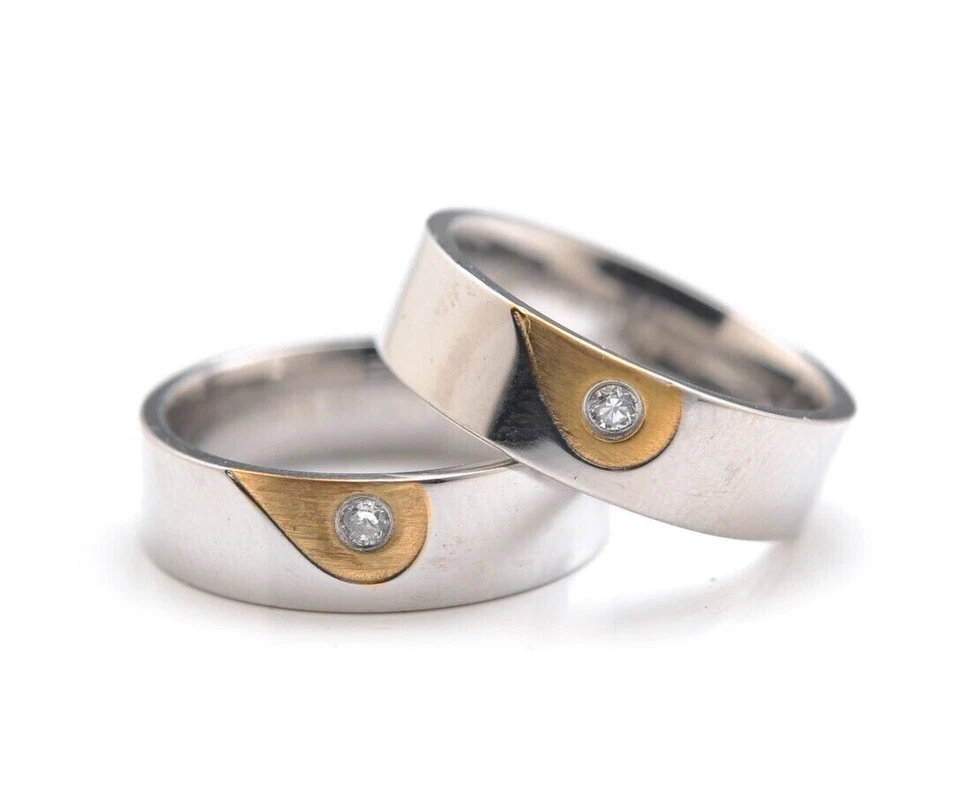 Anillo de banda de acero inoxidable 316L de 8 mm - circonita cúbica medio corazón dorado Foto 1 de 1