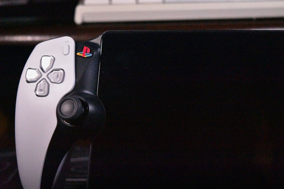 Adesivo logotipo retrô botão Home PlayStation Portal - Imagem 1 de 3