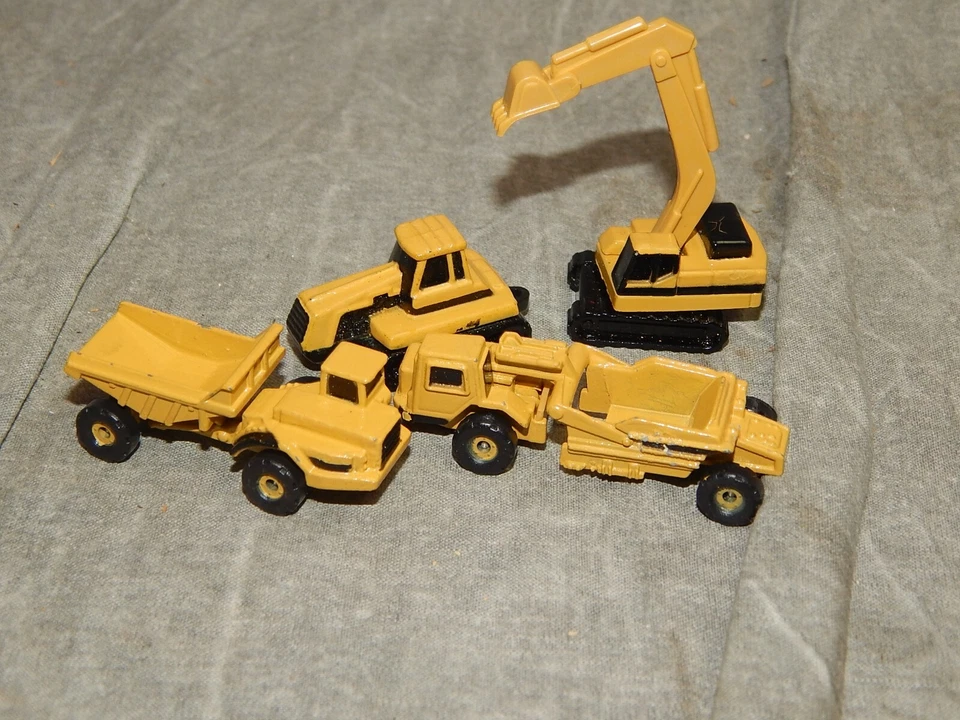 4 vehículos de construcción ERTL tamaño micro 0291Q y 0261Q Foto 1 de 4