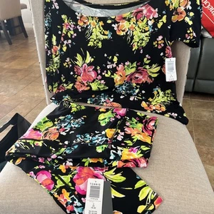 torrid Activewear 2 Piece Set NWT Lola Floral Capris 2 Soft Tunic 1 - Picture 1 of 5