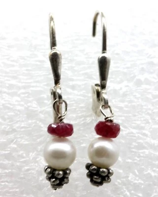 925 STERLING vintage white pearl, red ruby dangle pierced earrings 2.6 grams - Image 1 of 4