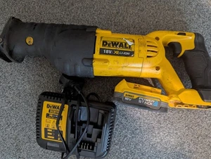 Dewalt DCS380 18V XR Säbelsäge Powerstack 1,7 Akku DCB115 Ladegerät - Bild 1 von 5