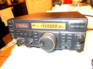 YAESU FT-840 HF Transceiver - Zdjęcie 1 z 10