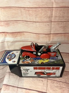 Hershey 1940 Gendron Pedal Car Bank New in Box 1999, tow - Picture 1 of 18